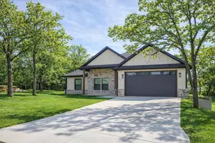 725 Haynie Dr, Runaway Bay, TX 76426 - Photo 8