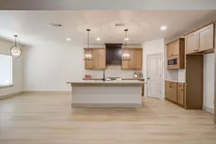 725 Haynie Dr, Runaway Bay, TX 76426 - Photo 16