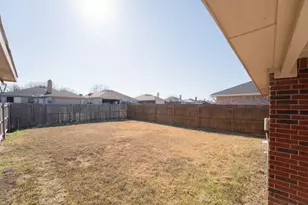 1724 Gentry St, Lancaster, TX 75134 - Photo 2
