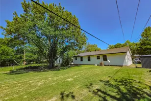 325 Clary Dr, Mesquite, TX 75149 - Photo 2