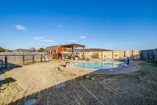 729 W Bend Blvd, Burleson, TX 76028 - Photo 12