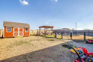 729 W Bend Blvd, Burleson, TX 76028 - Photo 10