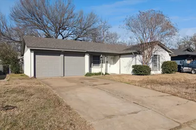 852 W Redbud Drive, Hurst, TX 76053 - Photo 2