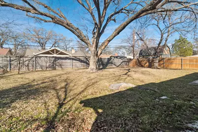 852 W Redbud Drive, Hurst, TX 76053 - Photo 24