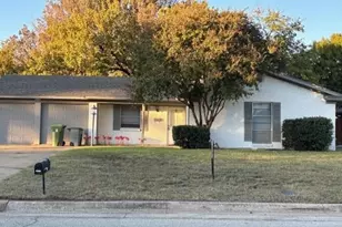 852 W Redbud Dr, Hurst, TX 76053 - Photo 1