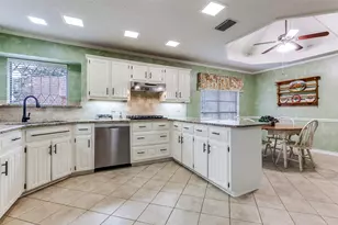 2313 Diamond Oaks Dr, Garland, TX 75044 - Photo 10