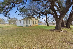 1013 Tejas Ln, Stephenville, TX 76401 - Photo 4