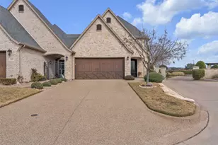 2400 Vineyard Dr, Granbury, TX 76048 - Photo 2