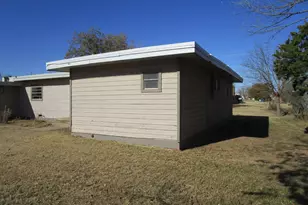 602 E Texas St, Crowell, TX 79227 - Photo 2