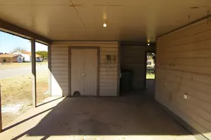 602 E Texas St, Crowell, TX 79227 - Photo 4