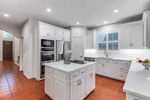 8931 Club Creek Cir, Dallas, TX 75238 - Photo 18