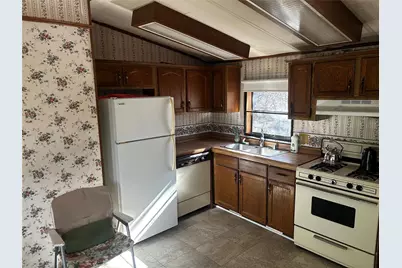 194 Lakeview Court, Sunset, TX 76270 - Photo 16