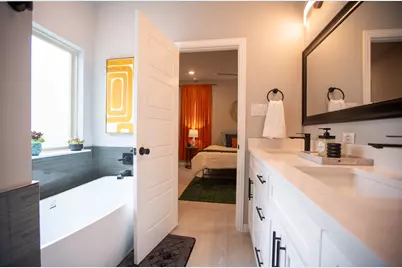 836 E Maddox Avenue, Fort Worth, TX 76104 - Photo 22