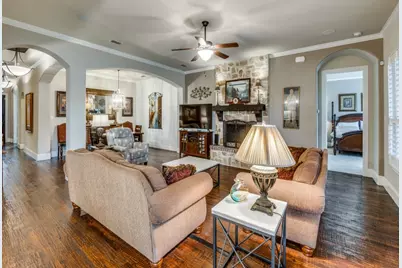 204 Shadow Creek Lane, Lake Dallas, TX 75065 - Photo 12