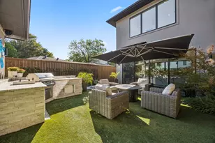 9733 Mixon Dr, Dallas, TX 75220 - Photo 22