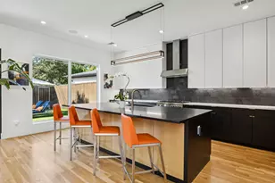 9733 Mixon Dr, Dallas, TX 75220 - Photo 8