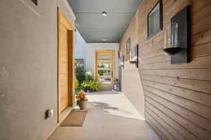 9733 Mixon Dr, Dallas, TX 75220 - Photo 20