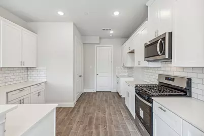 552 Hutchinson Lane, Lewisville, TX 75077 - Photo 2