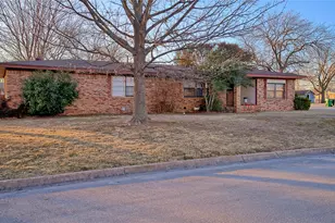 200 Louise St, Nocona, TX 76255 - Photo 2