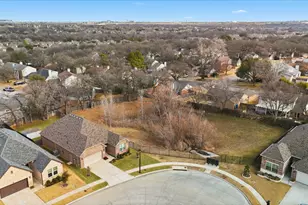 315 Faith Dr, Euless, TX 76039 - Photo 2