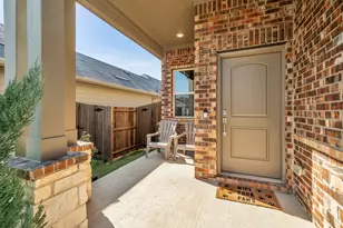 912 Crockett St, Aubrey, TX 76227 - Photo 4