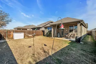 912 Crockett St, Aubrey, TX 76227 - Photo 2