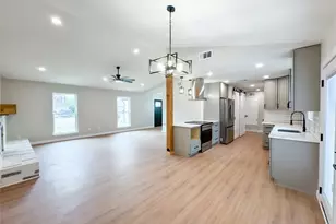 2602 Bennington Ct, Grand Prairie, TX 75052 - Photo 4