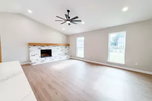 2602 Bennington Ct, Grand Prairie, TX 75052 - Photo 6