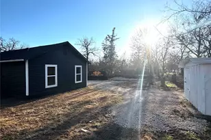 251 E Crow St, Stephenville, TX 76401 - Photo 14