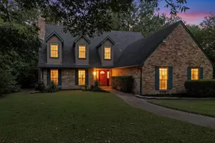 277 Creekwood Dr, Lancaster, TX 75146 - Photo 2