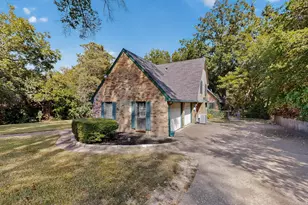 277 Creekwood Dr, Lancaster, TX 75146 - Photo 4