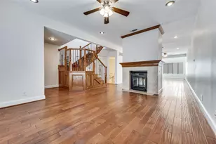 407 Josephine St, Dallas, TX 75246 - Photo 2