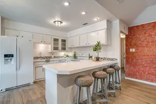 800 Crestview Dr, Burleson, TX 76028 - Photo 16