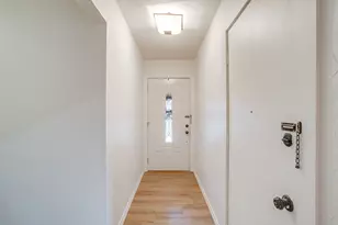 800 Crestview Dr, Burleson, TX 76028 - Photo 4