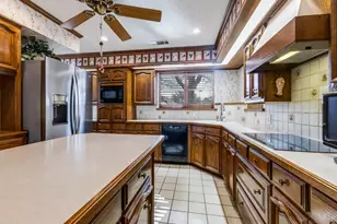 9915 Wood Forest Dr, Dallas, TX 75243 - Photo 12