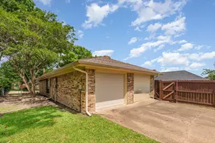 13426 Whispering Hills Dr, Dallas, TX 75243 - Photo 32