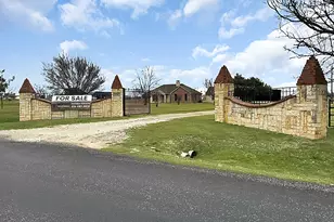 576 Welch School Rd, Collinsville, TX 76233 - Photo 2