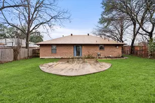 2305 Gilbert Cir, Arlington, TX 76010 - Photo 14