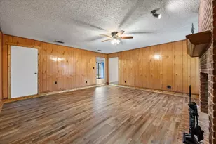 2305 Gilbert Cir, Arlington, TX 76010 - Photo 12