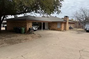 2725 Petersburg Dr, Arlington, TX 76014 - Photo 2