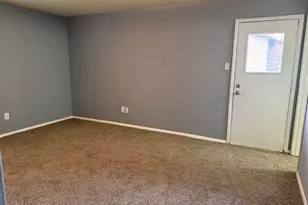 2725 Petersburg Dr, Arlington, TX 76014 - Photo 6