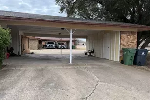 2725 Petersburg Dr, Arlington, TX 76014 - Photo 4