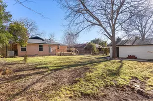 10129 Newcombe Dr, Dallas, TX 75228 - Photo 34