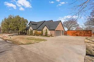 6920 Clift St, North Richland Hills, TX 76182 - Photo 4