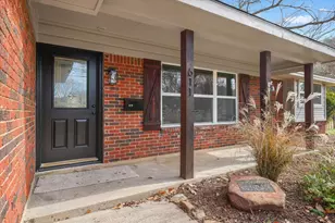 611 Ravenwood Dr, Arlington, TX 76013 - Photo 2