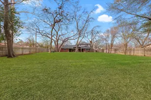 611 Ravenwood Dr, Arlington, TX 76013 - Photo 18