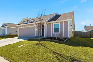 2928 Dora Dr, Fort Worth, TX 76119 - Photo 4