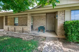 515 Guerin Dr, Arlington, TX 76012 - Photo 2