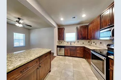 4921 Locke Avenue, Fort Worth, TX 76107 - Photo 4