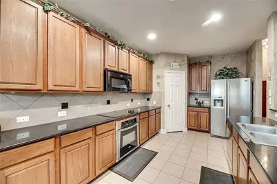 2703 Waterway Drive, Grand Prairie, TX 75054 - Photo 10